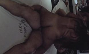 Cara em sexo amador caseiro comendo a amante Cara em sexo amador caseiro comendo a amante
