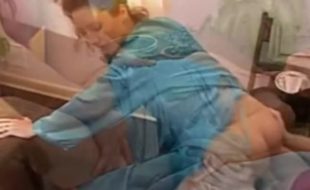 Tia coroa amadora exibe corpinho para sobrinho