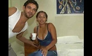 Penetrando o cacete dentro da coroa vagabunda