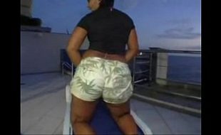 Gata morena rabuda amadora esta sendo comida Gata morena rabuda amadora esta sendo comida