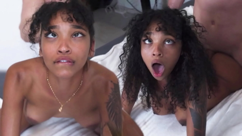 Jovem negra fica louca com o pau