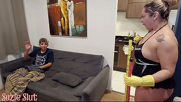 Empregada coroa dá o cú gostoso para filho do patrão